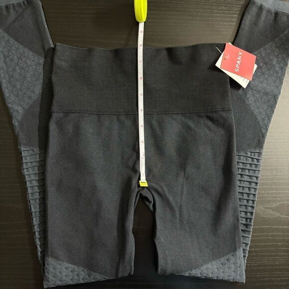 SPANX very black Look At Me Now seamless moto leggings XS new - Picture 7 of 12